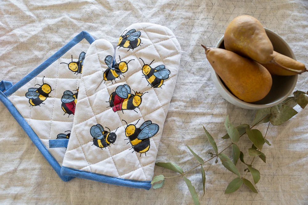 Oven Glove & Pot Holder Set - Bees