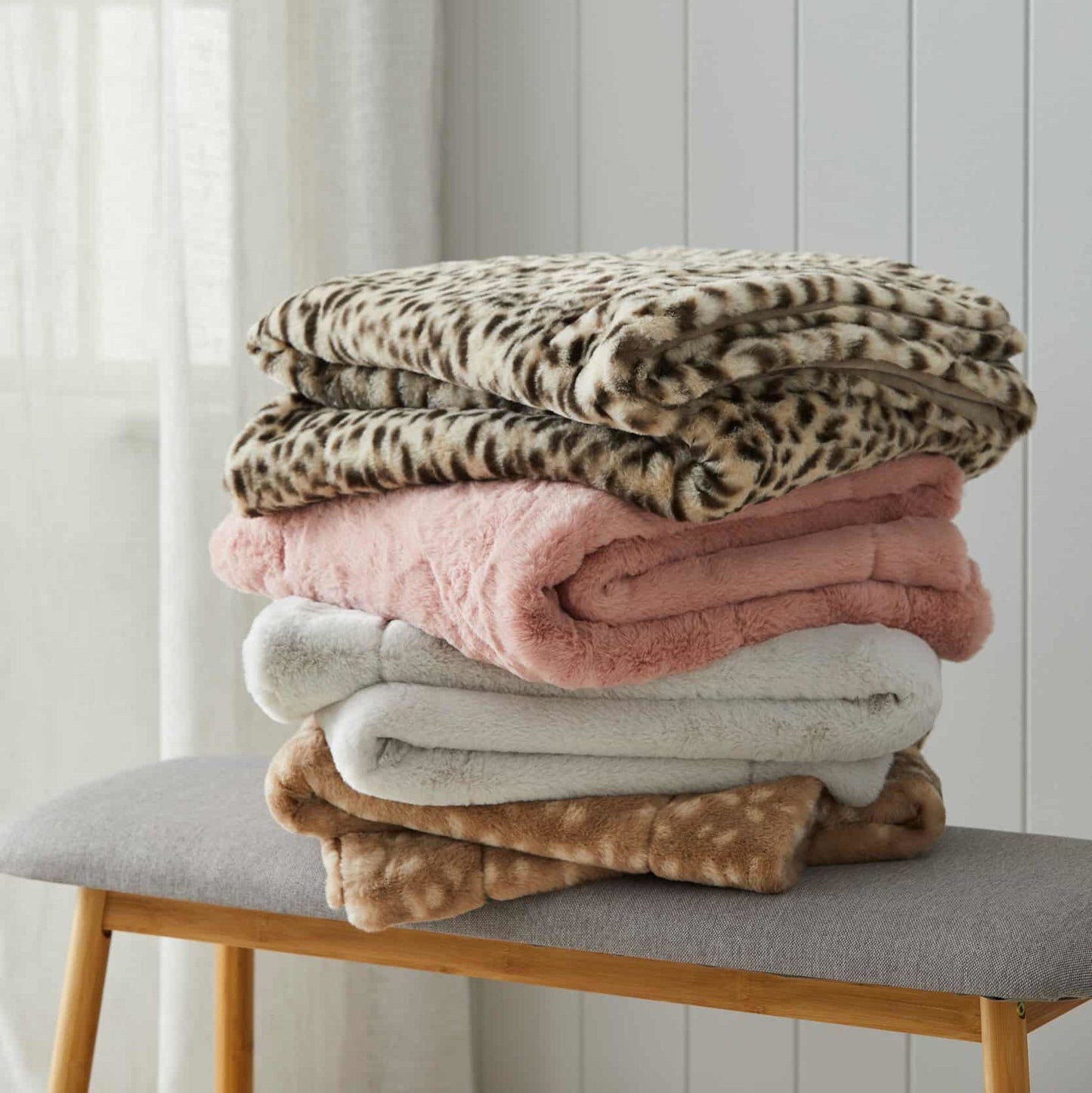 Muse Faux Fur Throw - Pink