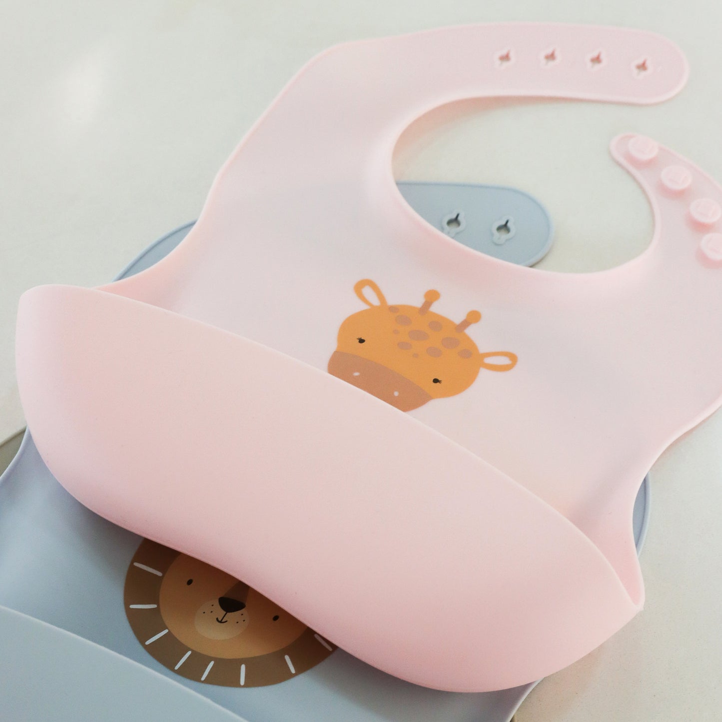 Gigi Giraffe Silicone Bib