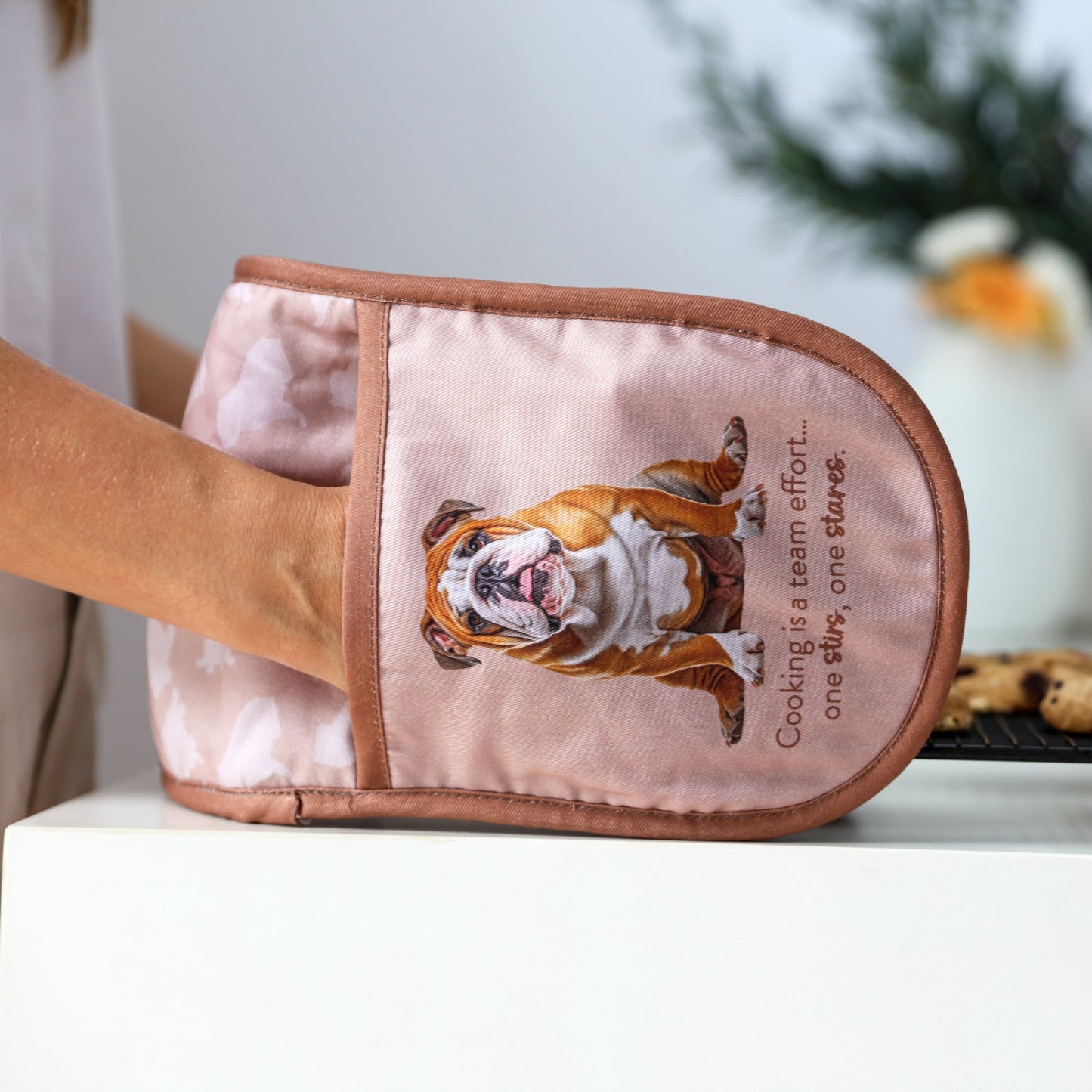 Cook's Companion Oven Mitt - Bulldog